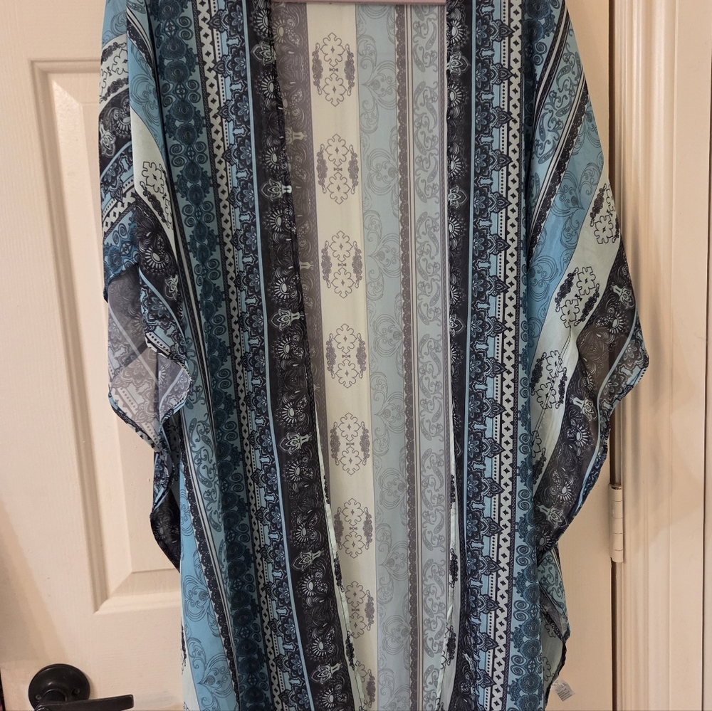 Elegant Striped Kimono in Blue and Black Decorative Design.